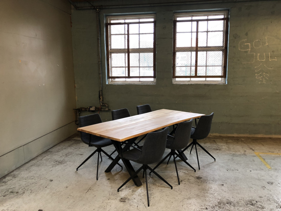 Billede af Claes spisebordssæt med 6 stk Ventus Down stole i mørk grå stof
