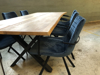 Billede af Claes spisebordssæt med 6 stk Ventus Post stole i blå velour