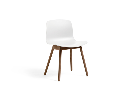 Billede af About a chair 12 Walnut base white shell